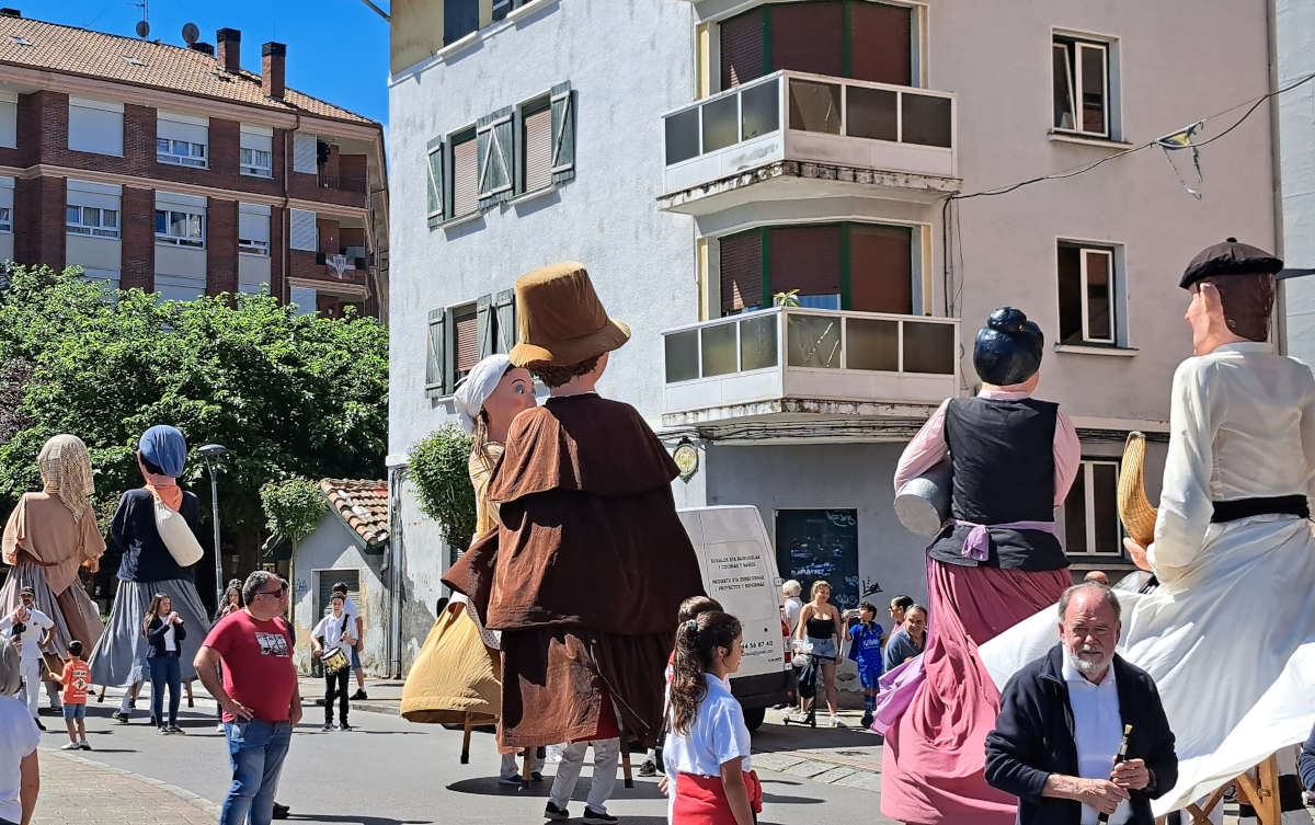 Usansolon Erraldoiak dantzan