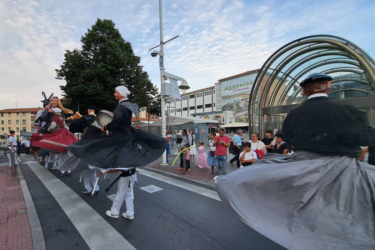 Mamarigan Erraldoiak dantzan