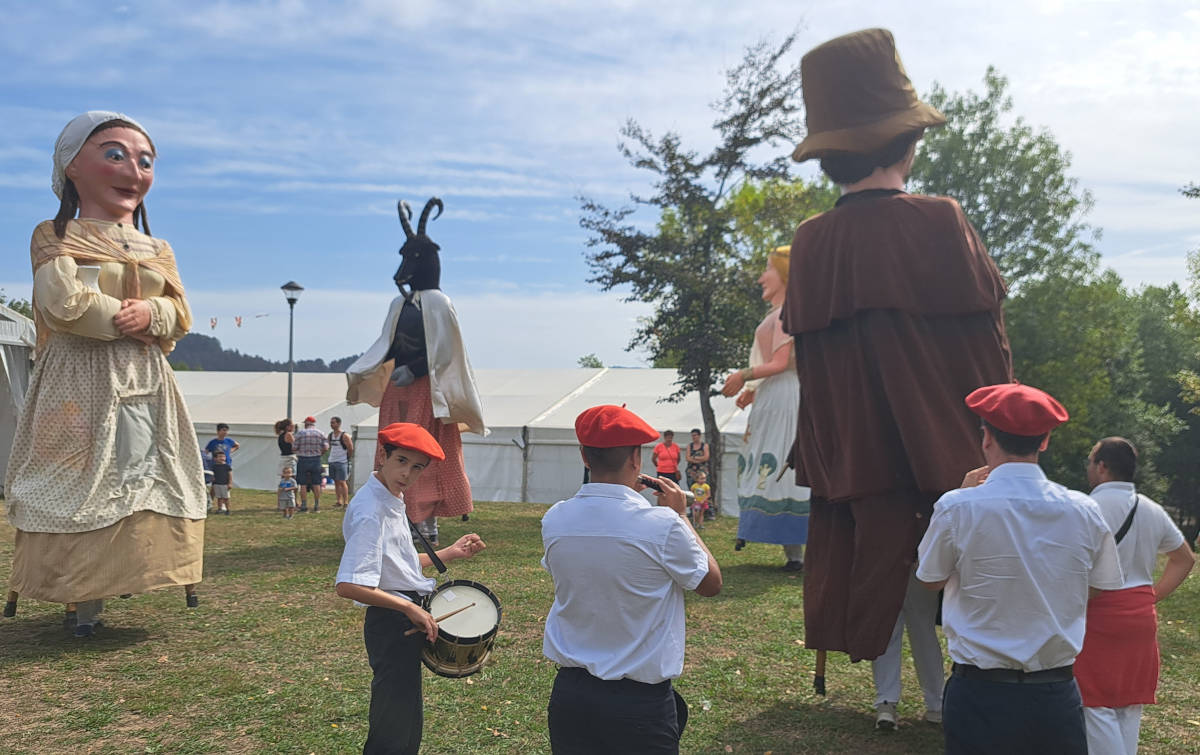 Karrantzan Erraldoiak dantzan