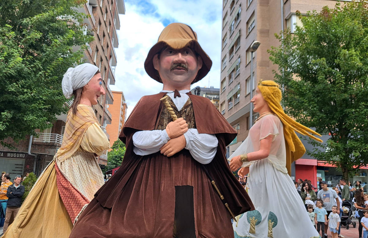 Galdakaoko jaietan Erraldoiak dantzan