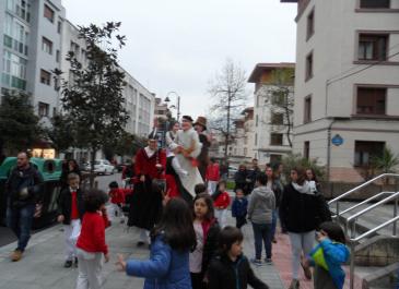 Sarrikon Erraldoiak dantzan Inauteriak
