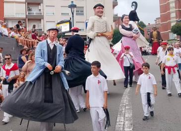 Portugaleteko jaietan erraldoiak dantzan