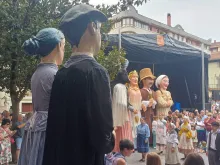 Ugaon erraldoiak dantzan