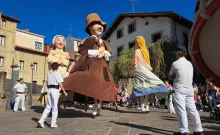 Balmasedako jaietan Erraldoiak dantzan